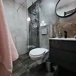 Dk Hotelove شقة